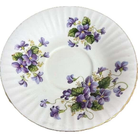 Vintage Paragon Bone China "Valentine"
Saucer - Purple Floral, Gold Trim - Picture 1 of 6